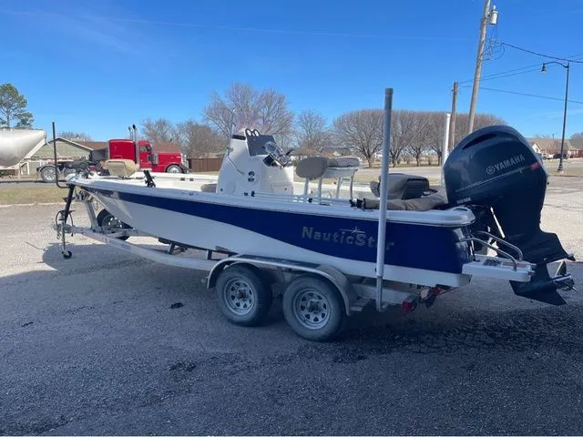 Slide: The Image of NauticStar 215 XTS 2019 - 3