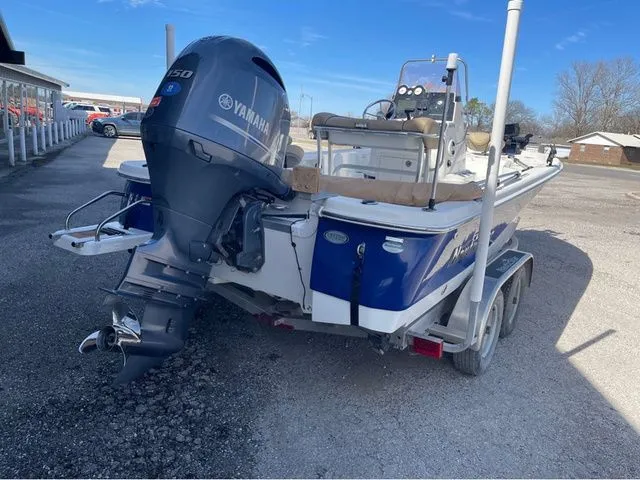 Slide: The Image of NauticStar 215 XTS 2019 - 4