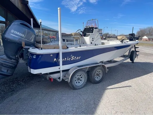 Slide: The Image of NauticStar 215 XTS 2019 - 5