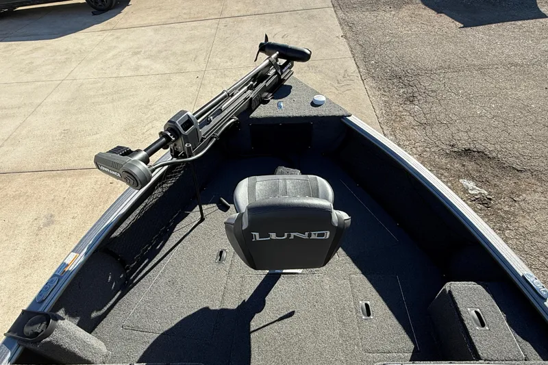 Slide: The Image of 2020 Lund 1875 Impact XS boat interior with trolling motor and seating. - 10