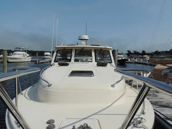 Slide: The Image of Mainship 34 Pilot Hardtop 2001 - 3