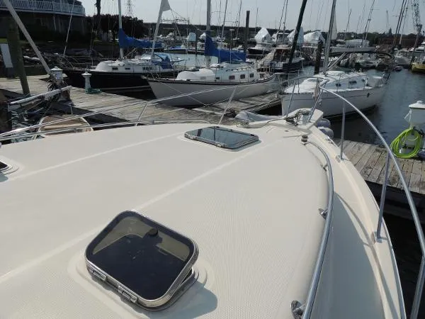 Slide: The Image of Mainship 34 Pilot Hardtop 2001 - 4
