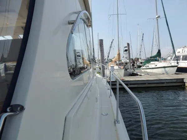 Slide: The Image of Mainship 34 Pilot Hardtop 2001 - 5