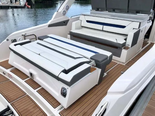 Slide: The Image of Tiara 34LS 2020 - 7