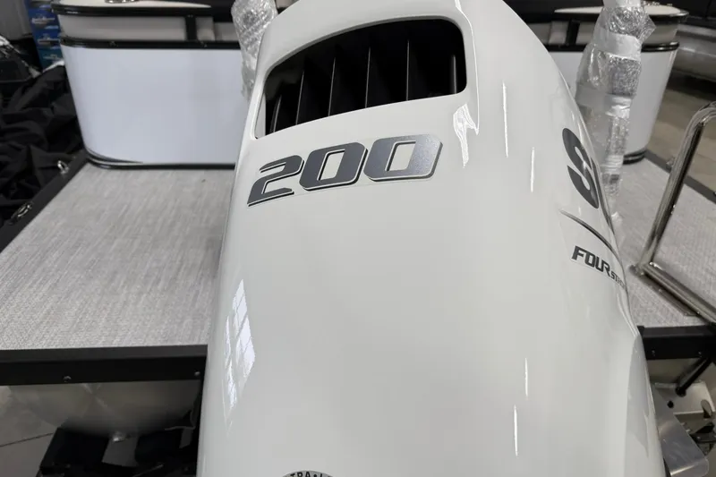 Slide: The Image of 2026 Avalon LSZ Quad Lounge 23' with 200 horsepower outboard motor. - 8