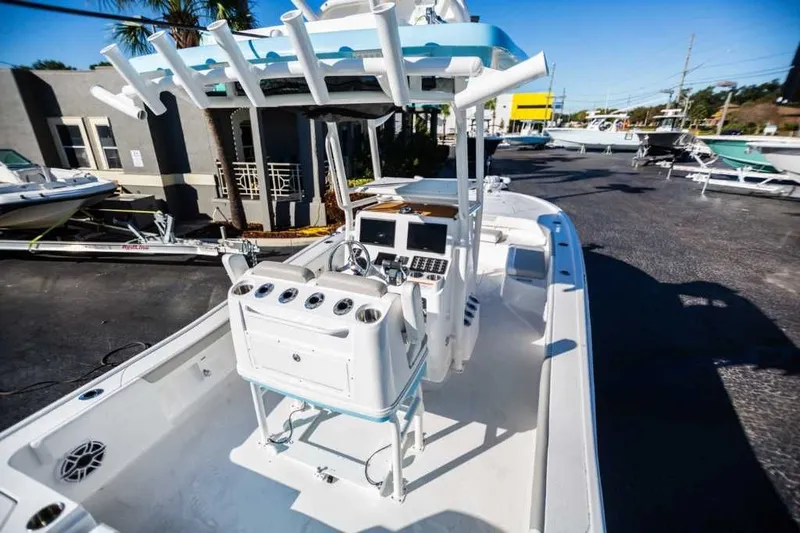 Slide: The Image of Caymas 28 HB Twin 2022 - 15