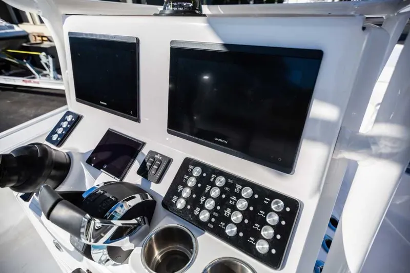 Slide: The Image of Caymas 28 HB Twin 2022 - 18