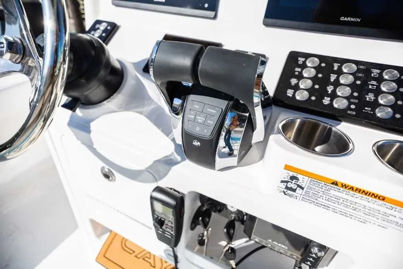 Slide: The Image of Caymas 28 HB Twin 2022 - 20