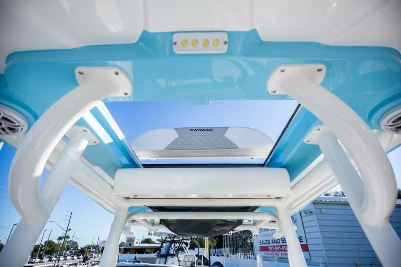 Slide: The Image of Caymas 28 HB Twin 2022 - 22