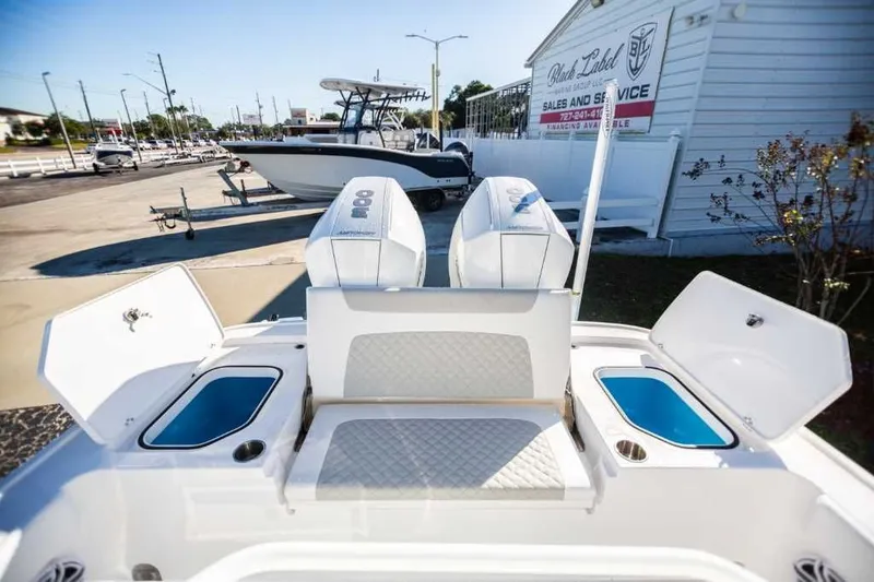 Slide: The Image of Caymas 28 HB Twin 2022 - 23