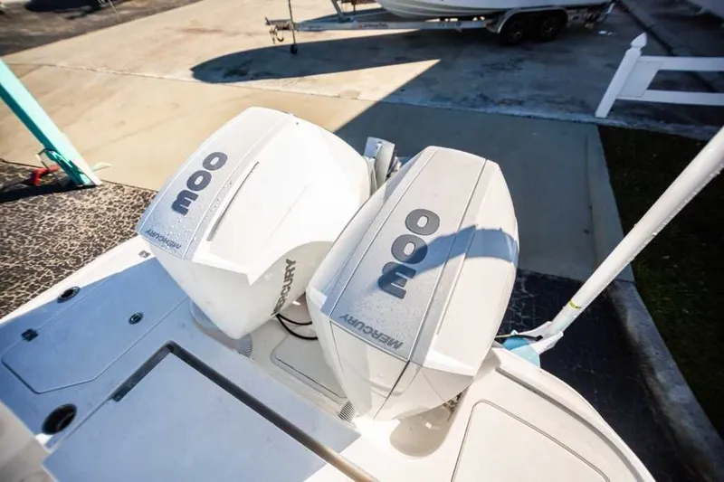 Slide: The Image of Caymas 28 HB Twin 2022 - 24