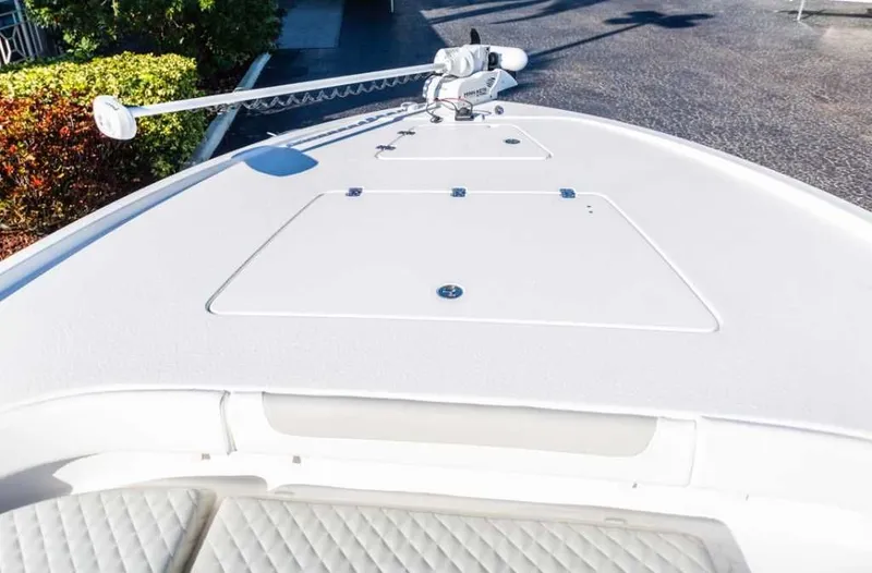 Slide: The Image of Caymas 28 HB Twin 2022 - 5