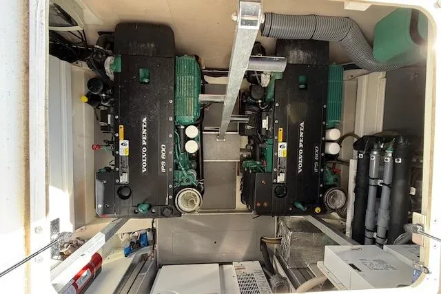 Slide: The Image of Raymarine navigation display on 2015 Prestige 500 yacht dashboard showing 229 degrees. - 76