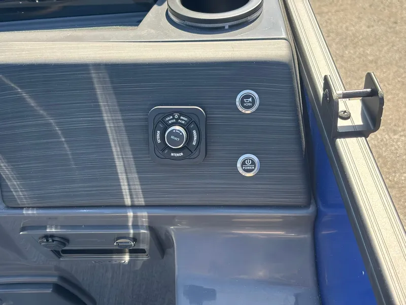 Slide: The Image of Bennington 22 SSB Sport 2026 - 24