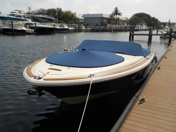 Slide: The Image of Chris-Craft 28 LAUNCH 2007 - 5