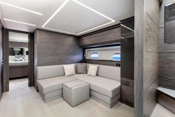 Slide: The Image of Pershing 82 2018 - 10