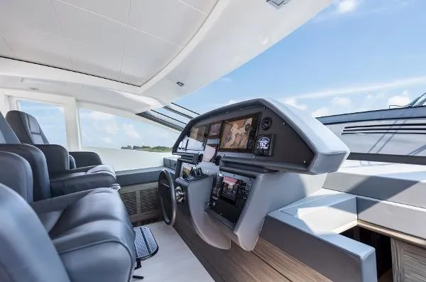 Slide: The Image of Pershing 82 2018 - 8