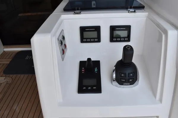 Slide: The Image of Sunseeker 57 Predator 2017 - 8