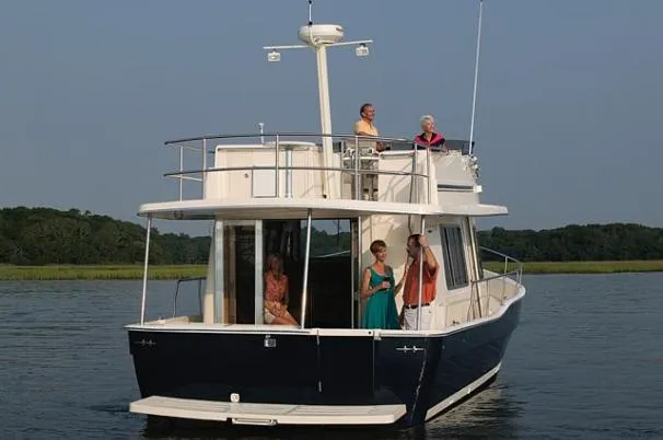 Slide: The Image of VHF radio on 2006 Mainship 40 Trawler with distress button and call sign WDL 5153. - 25