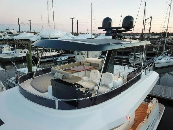 Slide: The Image of Sirena 58 Flybridge 2022 - 5