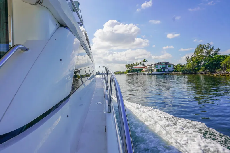 Slide: The Image of 2009 Fairline 48 Phantom yacht cruising on a sunny day near waterfront homes. - 44
