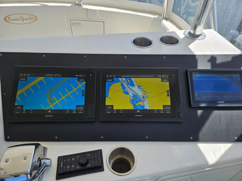 Slide: The Image of Navigation system on a 1998 Ocean Yachts 40 Super Sport boat dashboard. - 12
