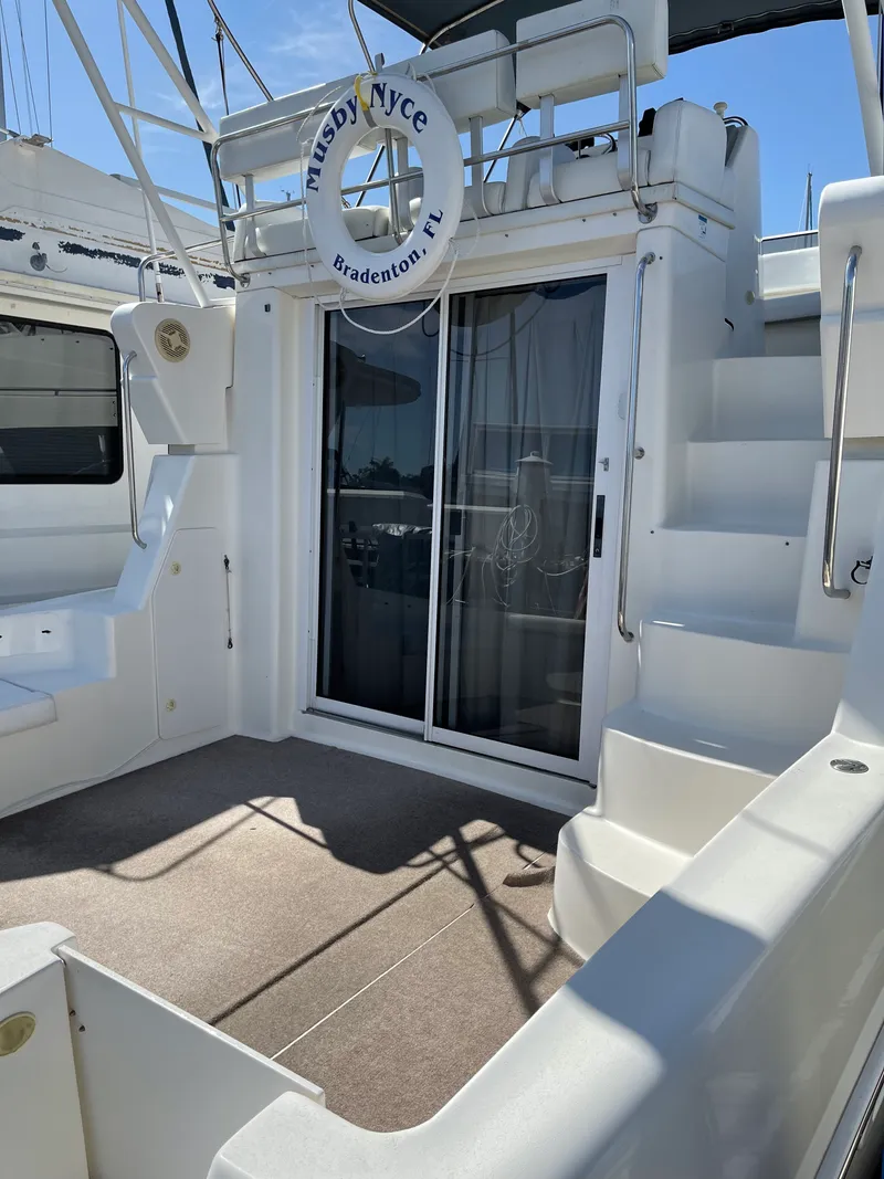 Slide: The Image of Silverton 351 Sedan Cruiser 2000 - 3