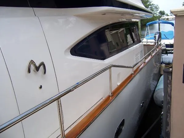 Slide: The Image of Maiora FIPA 20 Flybridge MY 1995 - 4