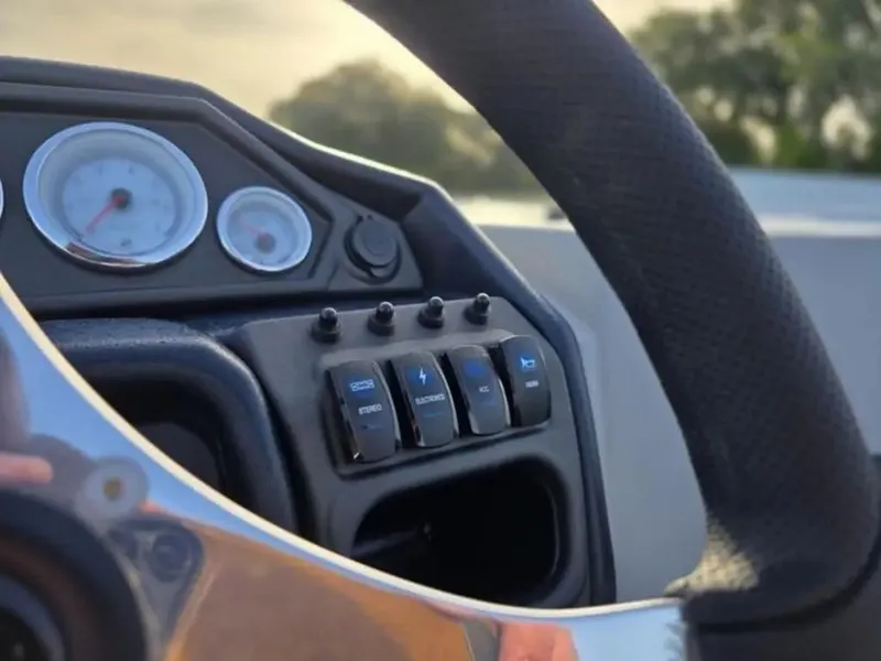 Slide: The Image of Bentley Pontoons Legacy 200 Navigator 2025 - 19