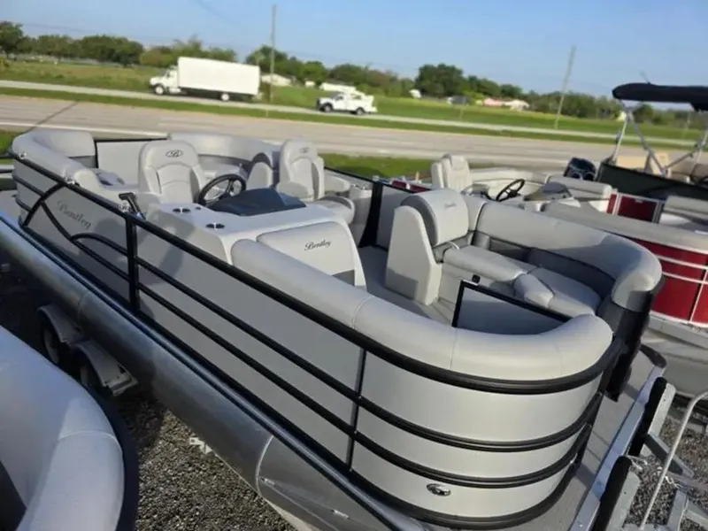 Slide: The Image of Bentley Pontoons Legacy 200 Navigator 2025 - 5