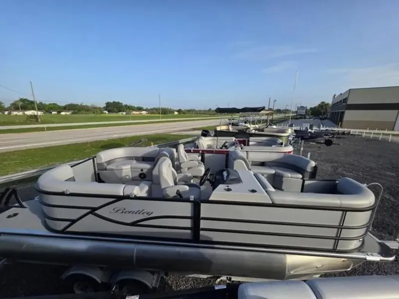 Slide: The Image of Bentley Pontoons Legacy 200 Navigator 2025 - 6