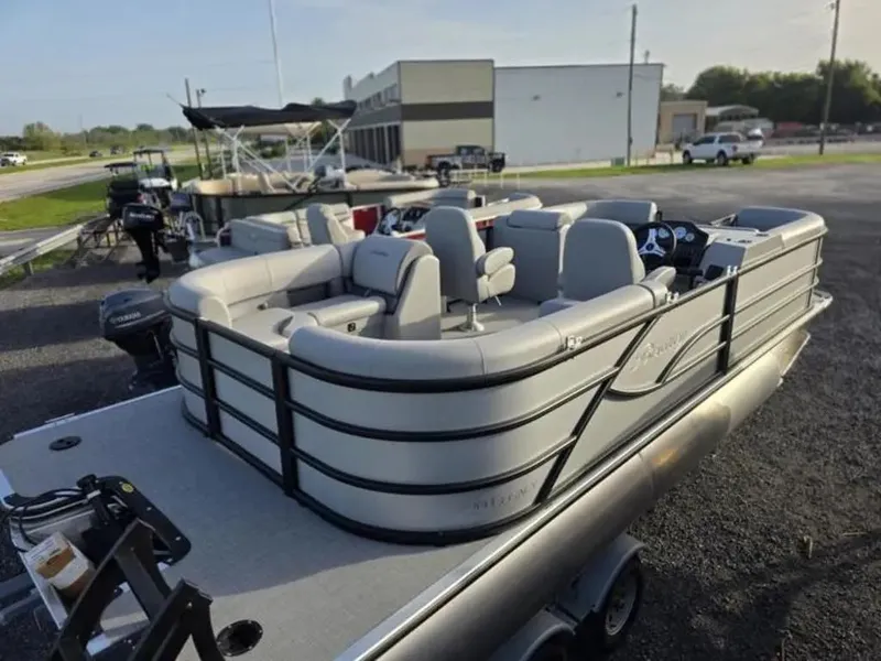 Slide: The Image of Bentley Pontoons Legacy 200 Navigator 2025 - 8