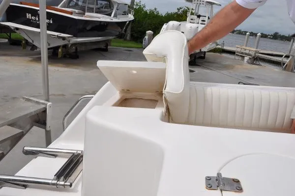 Slide: The Image of Sea Hunt Triton 232 2007 - 7