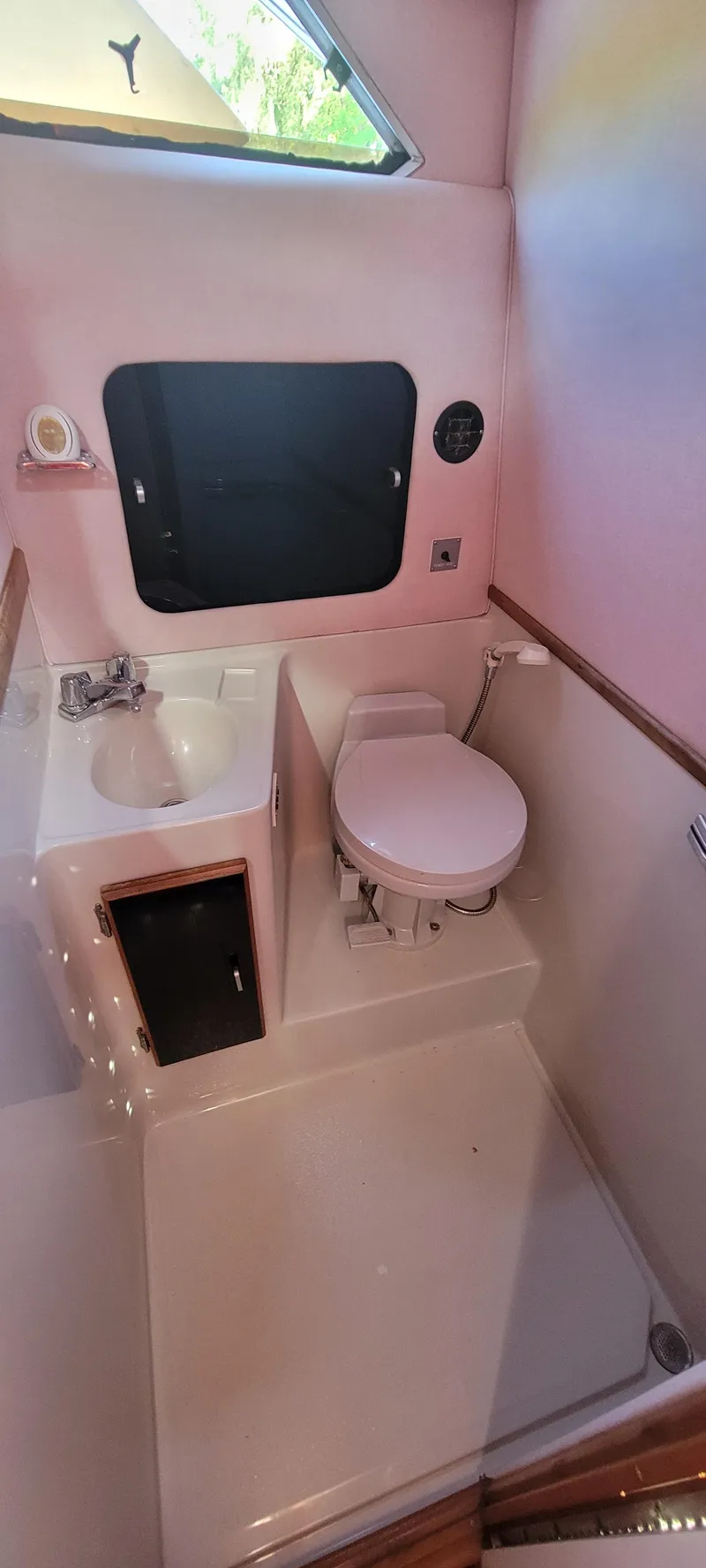 Slide: The Image of Bathroom of 1988 Sea Ray 340 Express Cruiser. - 34
