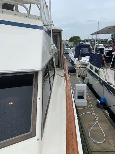 Slide: The Image of Hatteras 48 Cockpit Motoryacht 1983 - 8