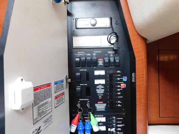 Slide: The Image of Sea Ray 340 Sundancer 2004 - 6