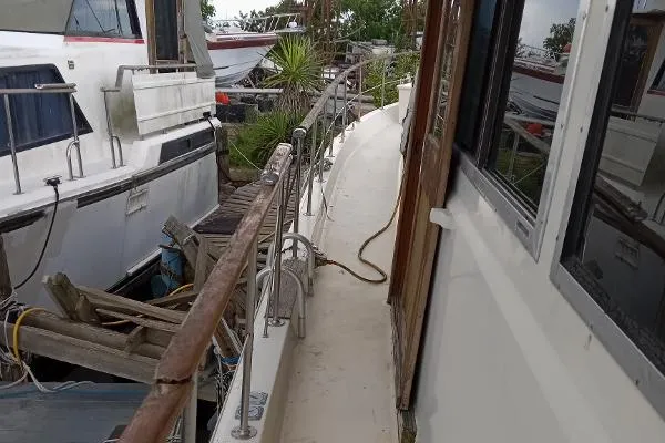 Slide: The Image of Hatteras 58 Yachtfish 1972 - 7
