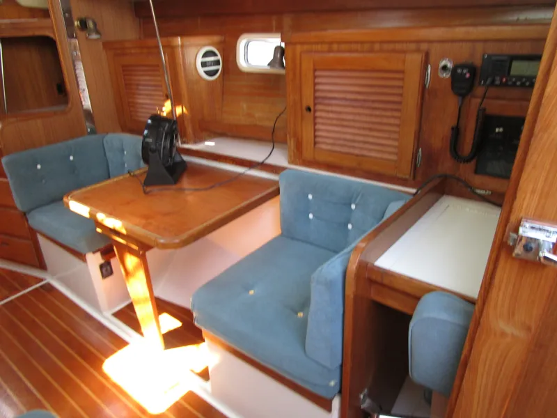 Slide: The Image of Catalina 36 MkII 1994 - 11