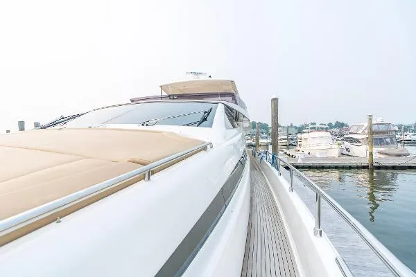 Slide: The Image of Ferretti 800 2013 - 5