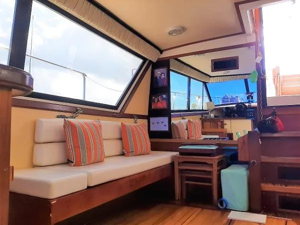 Slide: The Image of Carver Yachts 430 Cockpit Motor Yacht 1991 - 8