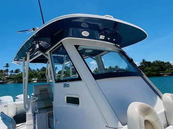 Slide: The Image of Everglades 355 Center Console 2014 - 10