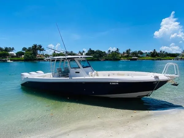 Slide: The Image of Everglades 355 Center Console 2014 - 4