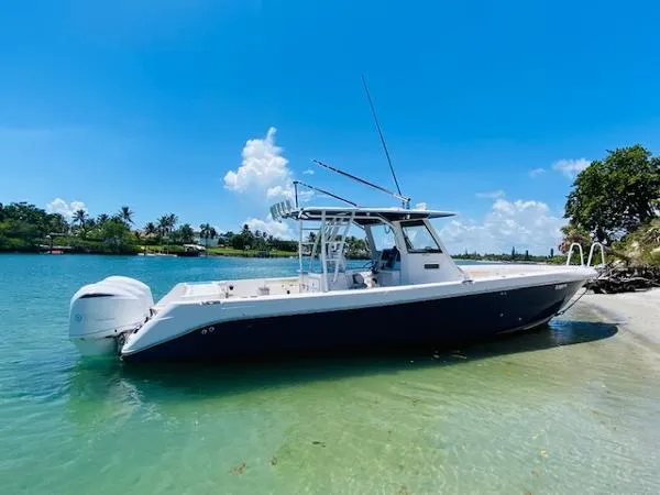Slide: The Image of Everglades 355 Center Console 2014 - 5