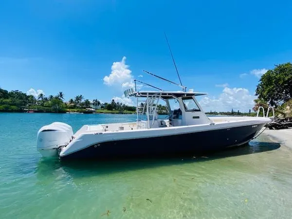 Slide: The Image of Everglades 355 Center Console 2014 - 6