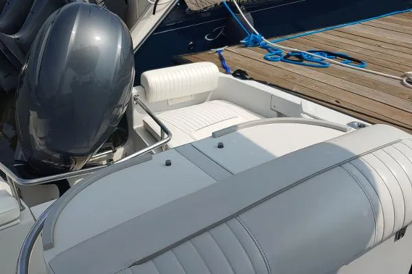 Slide: The Image of Boston Whaler 20 Outrage 1997 - 5