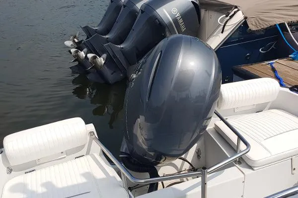 Slide: The Image of Boston Whaler 20 Outrage 1997 - 6