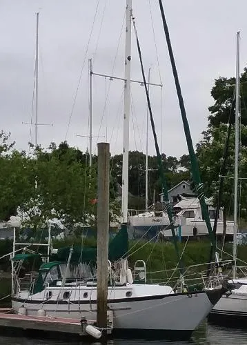 Slide: The Image of Pacific Seacraft 37 1985 - 1
