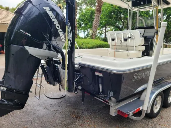 Slide: The Image of Shearwater 25LTZ 2010 - 3
