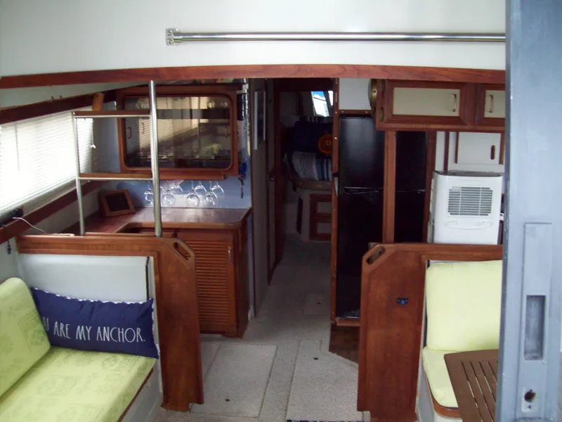 Slide: The Image of Carver Yachts Mariner 1987 - 8