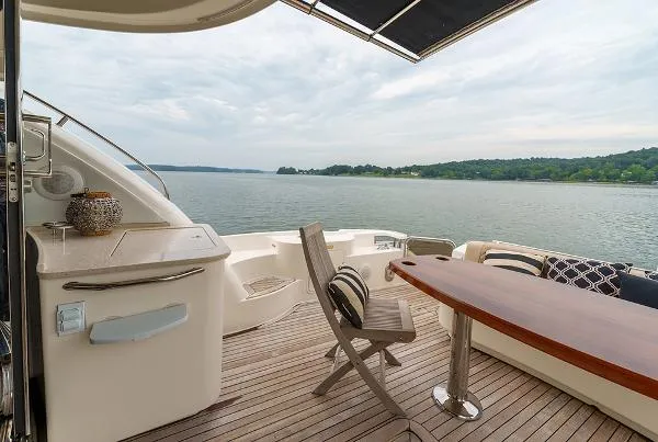 Slide: The Image of Sea Ray 610 Sundancer 2012 - 11